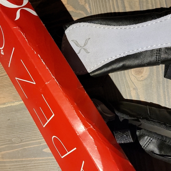 Capezio Full Sole Leather Daisy Shoe - 205 - Picture 4 of 9